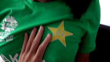 Уговорил милую подружку с сочной попкой на жаркий секс