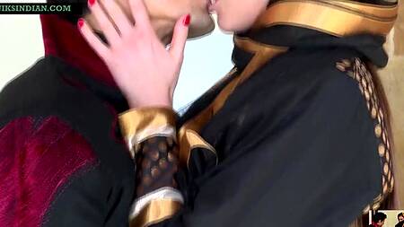 Увлеклась индийской культурой и отдалась парню в попку