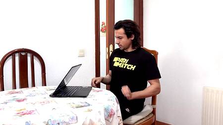 Немного поработал и пришел трахать девушку с утра