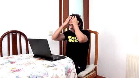 Немного поработал и пришел трахать девушку с утра