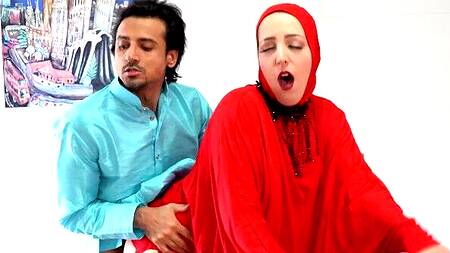 Зрелая мусульманка не может устоять перед соблазном измены