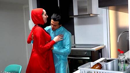 Зрелая мусульманка не может устоять перед соблазном измены