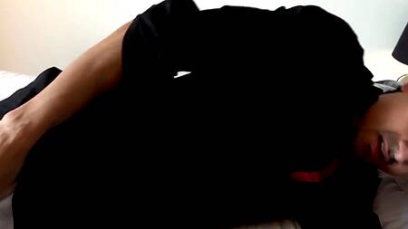 Пасынок соглашается сохранить тайну, но только за анальный секс