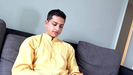 Пасынок соглашается сохранить тайну, но только за анальный секс