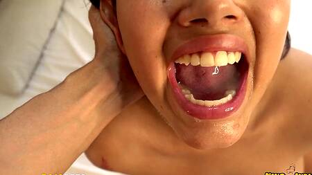 Полизал красивые сиськи индийской девушки и трахнул её