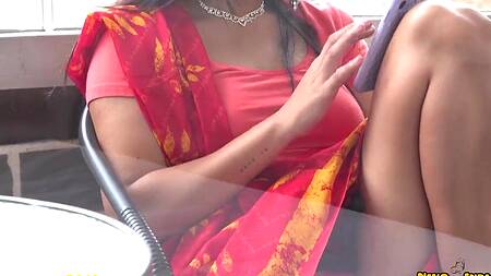 Полизал красивые сиськи индийской девушки и трахнул её