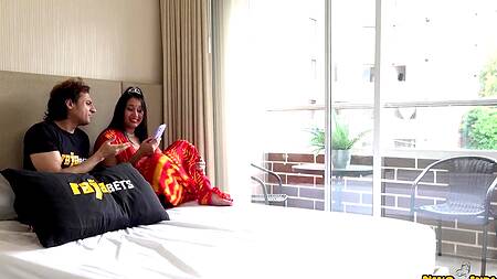 Полизал красивые сиськи индийской девушки и трахнул её