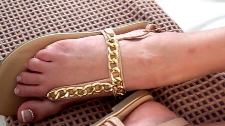 Индийская красотка в традиционном платье соблазняет на интим