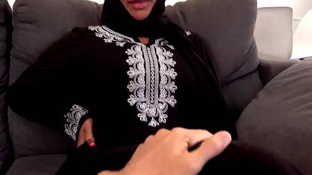 Трахаться с хозяином не этично, но красотка не может отказаться