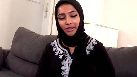 Трахаться с хозяином не этично, но красотка не может отказаться