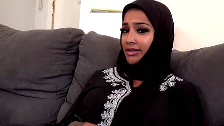 Трахаться с хозяином не этично, но красотка не может отказаться