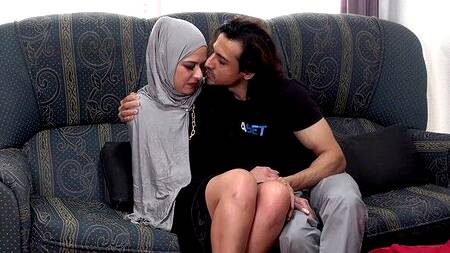 Поддержал подругу мусульманку после разрыва и трахнул её