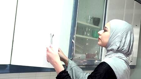 Поддержал подругу мусульманку после разрыва и трахнул её