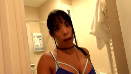 Красивая соседка согласна на секс за деньги