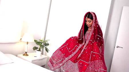 Индийская невеста наслаждается первым брачным сексом