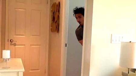 Горничная застряла? Отлично, можно её трахнуть