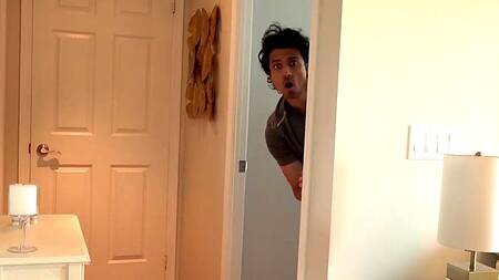 Горничная застряла? Отлично, можно её трахнуть