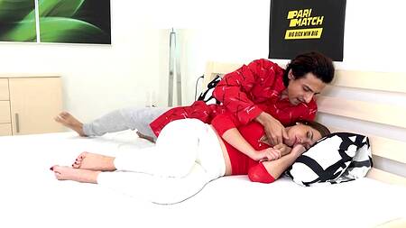 Индийская сводная сестра жарко трахается и лижет жопу брата