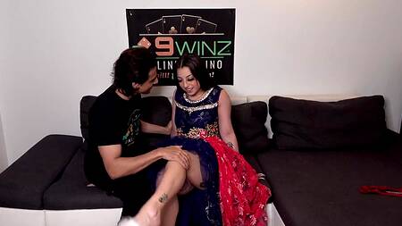 Милашка не сдержалась и во время ебли нассала на парня