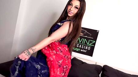 Милашка не сдержалась и во время ебли нассала на парня