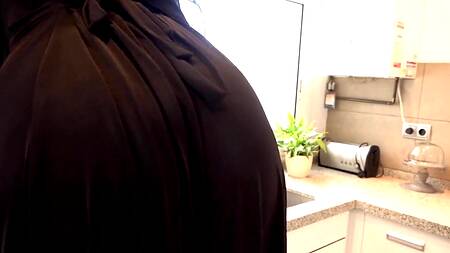 Зашел к соседке мусульманке и трахнул её раком на кухне