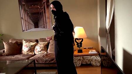 Зашел к соседке мусульманке и трахнул её раком на кухне