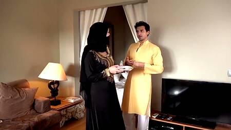 Зашел к соседке мусульманке и трахнул её раком на кухне