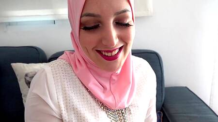 Зрелая мусульманка берет в рот член индийского парня