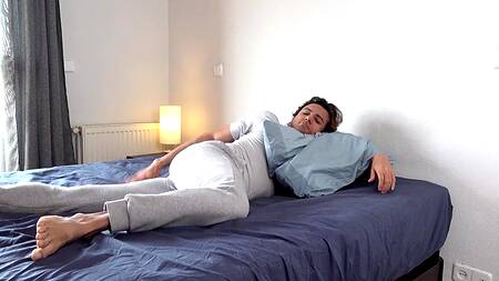 Красотка сделала зарядку и соблазнила на утренний секс