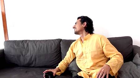 Начальник пришел к подчиненному и развел на секс его жену