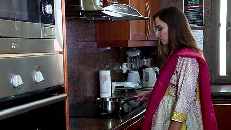 Подарил жене друга украшение и развел её на секс