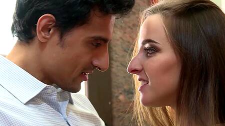 Подарил жене друга украшение и развел её на секс