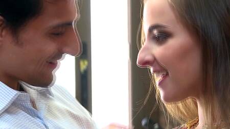 Подарил жене друга украшение и развел её на секс