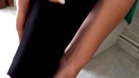 Сделал загорелой горничной массаж ног и занялся с ней сексом