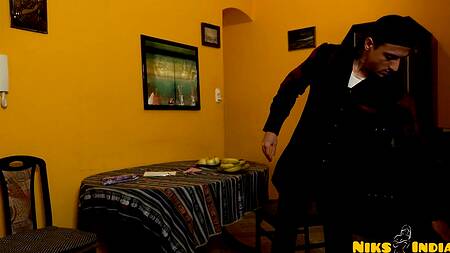 Милая сводная сестра садится брату на лицо после сна