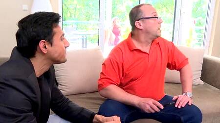 Манипуляция подействовала, индийский парень поимел жену босса