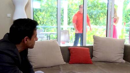 Манипуляция подействовала, индийский парень поимел жену босса