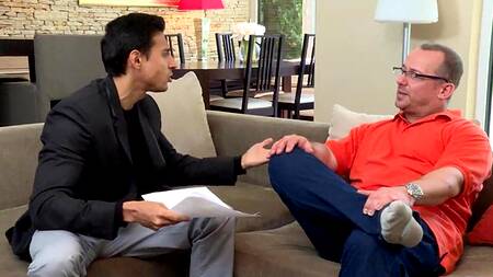 Манипуляция подействовала, индийский парень поимел жену босса