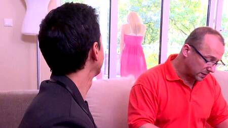 Манипуляция подействовала, индийский парень поимел жену босса