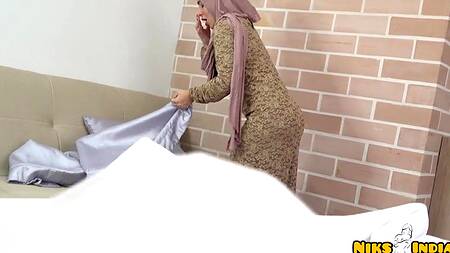Горничная мусульманка занялась утренним сексом с хозяином