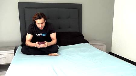 Рыженькая сводная сестра в розовой юбке возбуждает брата до придела