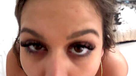 Массажем дело не ограничилось, парень ещё и трахнул подругу