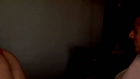 Сводная сестра встает раком и возбуждает брата сочной попкой