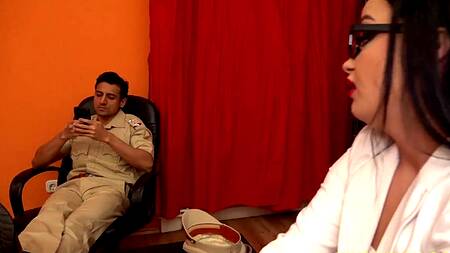 Жаркая заместительница босса ебется с налоговым инспектором