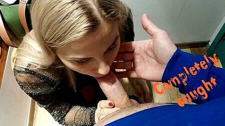 Пошел в магазин с девушкой и трахнул её в примерочной