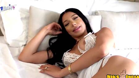 Друг ушел на работу и парень трахнул его красивую девушку