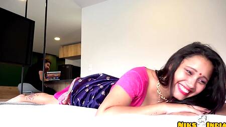 Милая горничная не хочет работать, она хочет секса