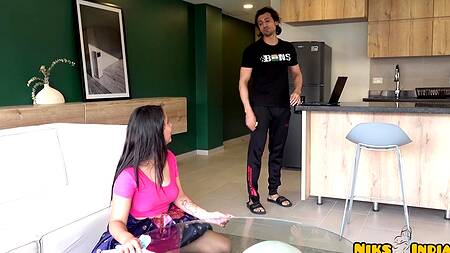 Милая горничная не хочет работать, она хочет секса