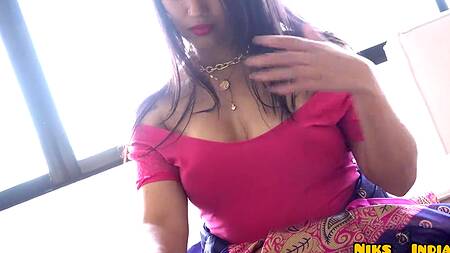 Милая горничная не хочет работать, она хочет секса