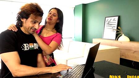 Милая горничная не хочет работать, она хочет секса